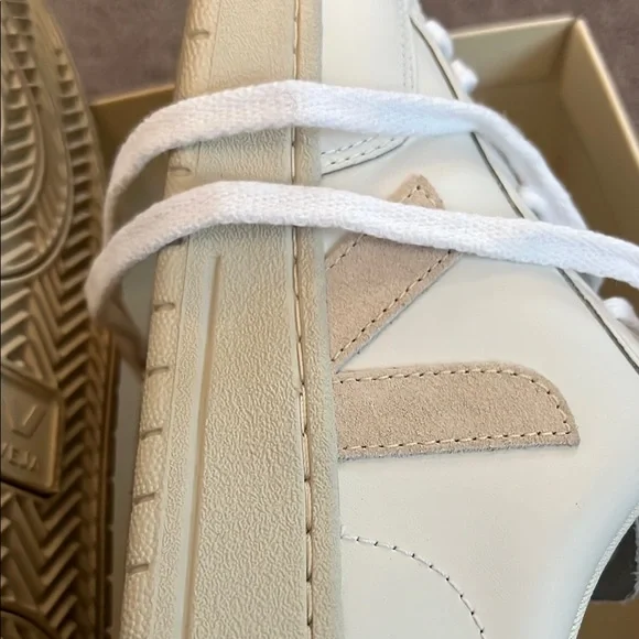 Veja V-12 LEATHER WHITE SABLE - Picture 10 of 10